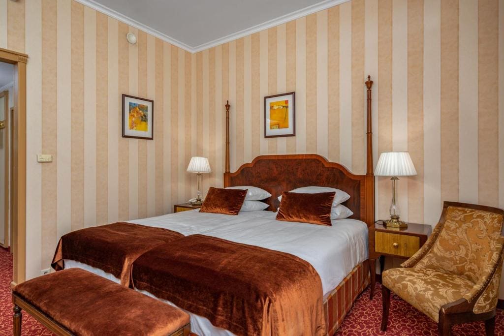 Deluxe Twin Room with Wellness and Fitness Access room - Image 1