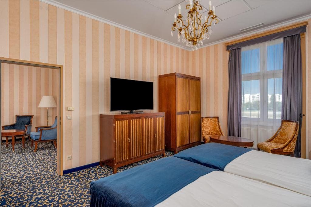 Suite with Wellness and Fitness Access room - Image 3