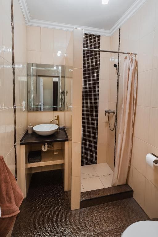 Standard Quadruple Room room - Image 1