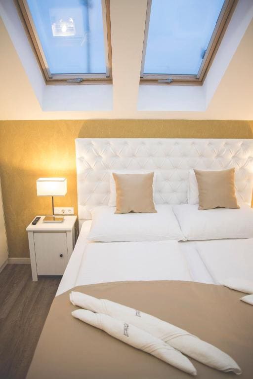 Classic Double Room room - Image 2