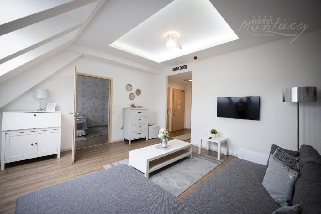 Deluxe Suite room - Image 2