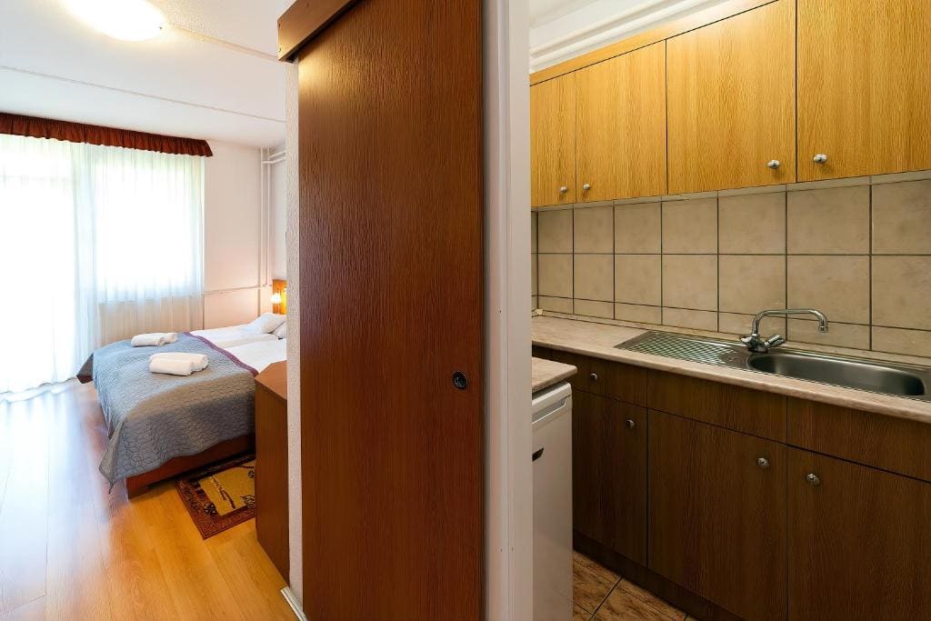Superior Triple Room room - Image 2