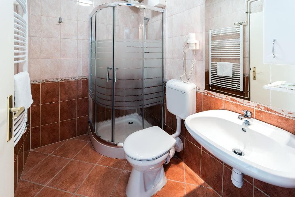 Superior Triple Room room - Image 1