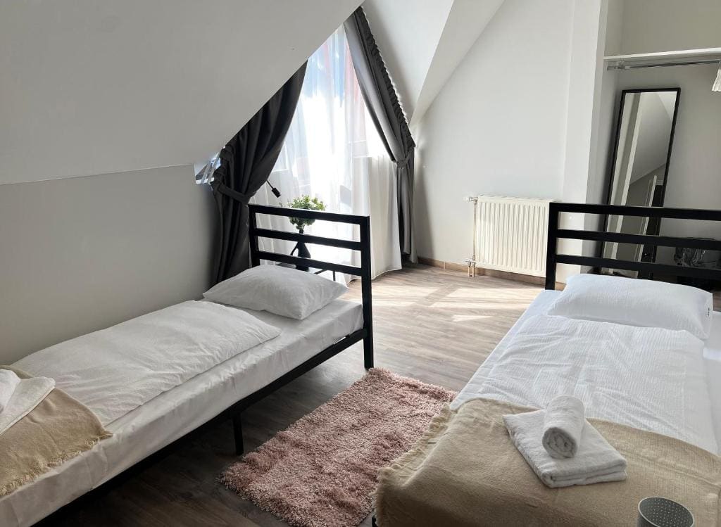 Double Room with Balcony room - Image 2