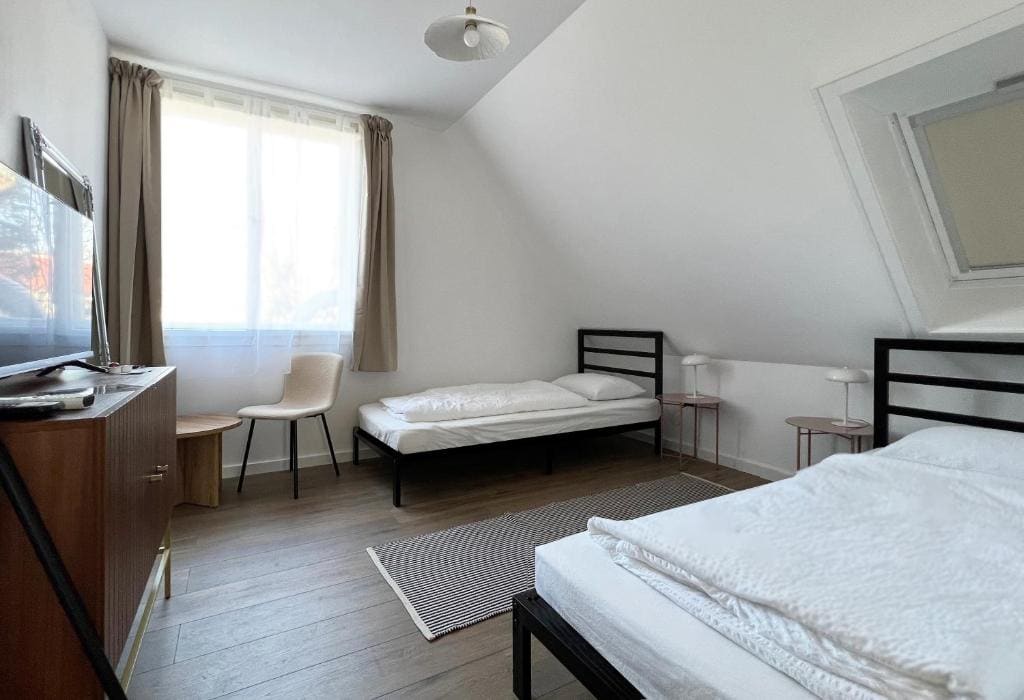 Economy Twin Room room - Image 3