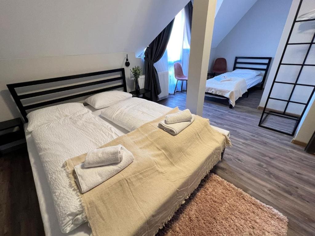 Queen Room with Balcony room - Image 1