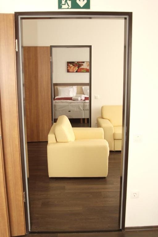 Apartment room - Image 3