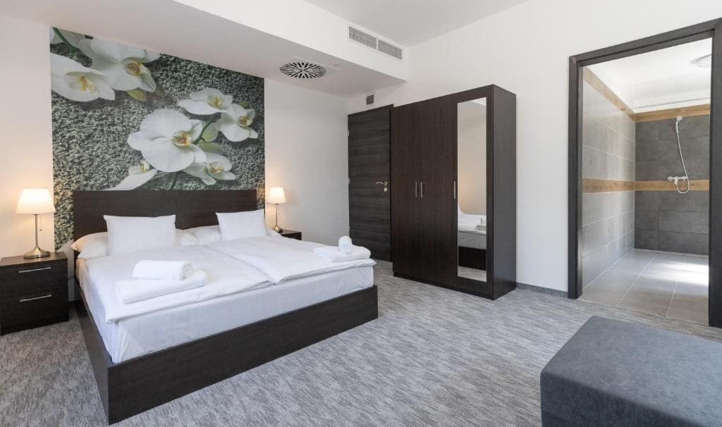 Deluxe Room room - Image 3