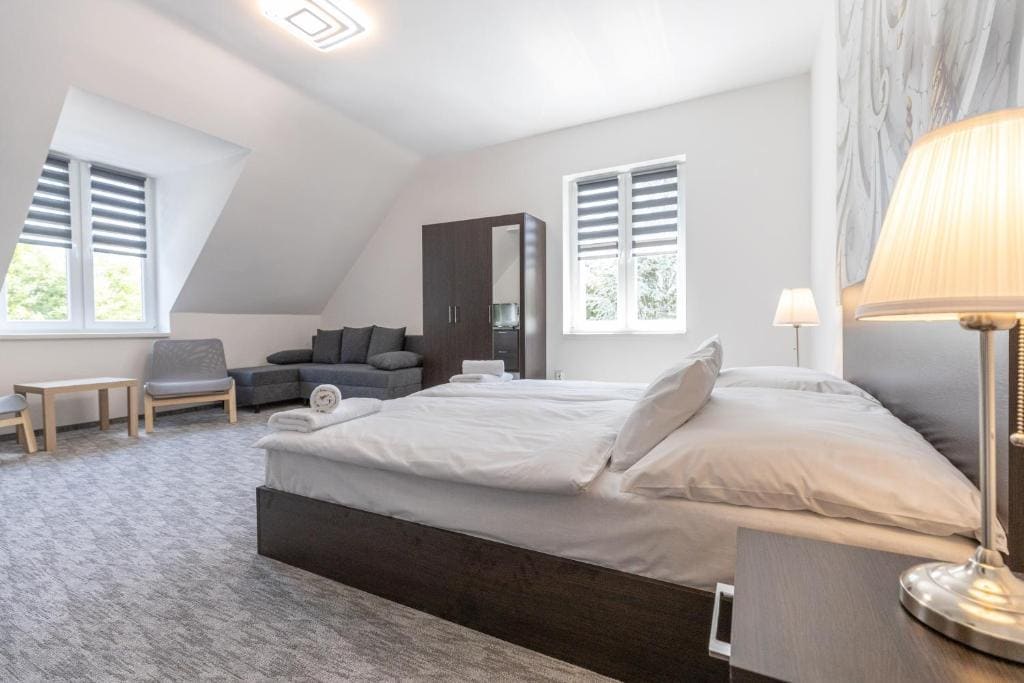 Superior Family Room room - Image 1