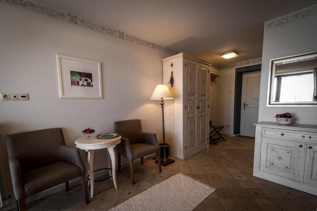 Suite with Garden View room - Image 1