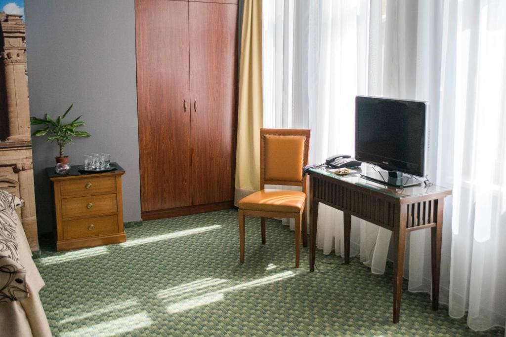 Superior Queen Room with Two Queen Beds room - Image 3