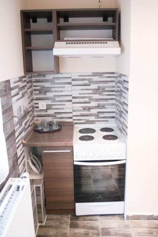 One-Bedroom Apartment room - Image 1