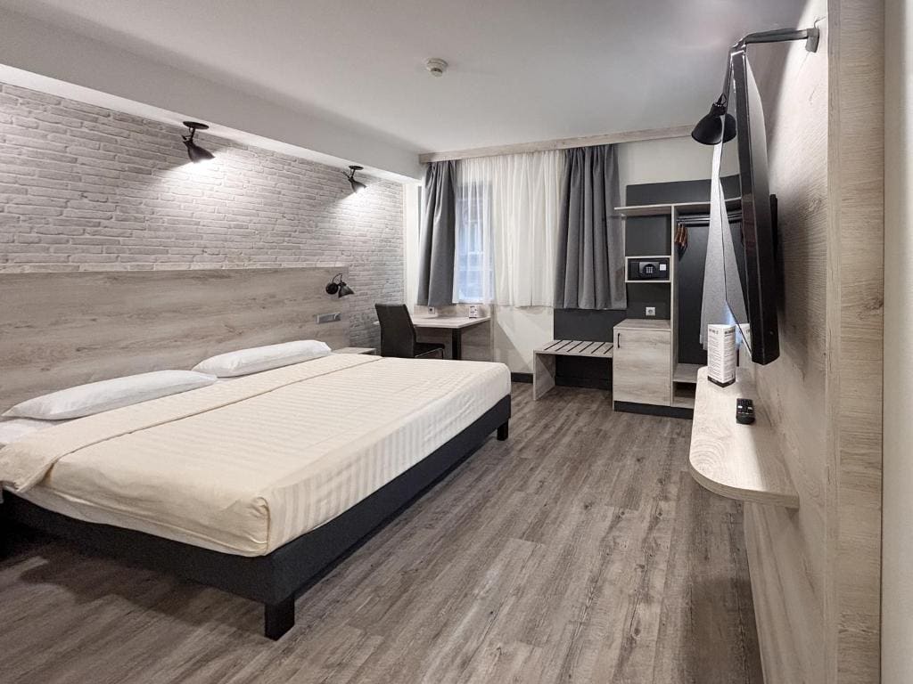 Superior Double Room room - Image 1