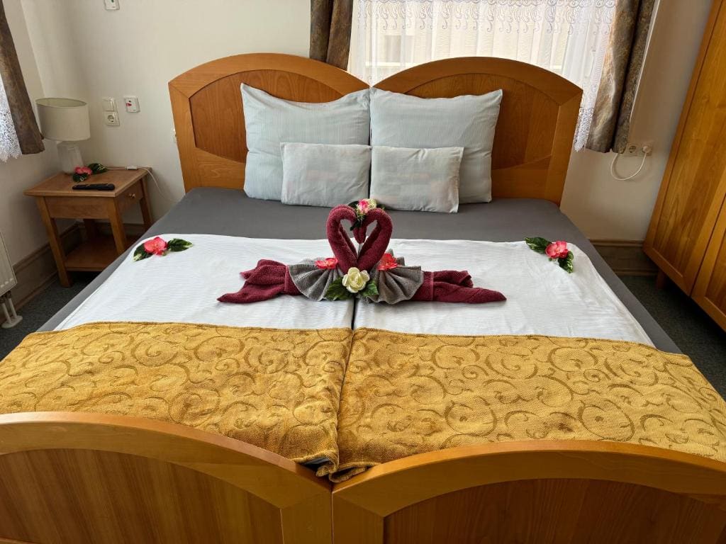 Twin Room with Bathroom room - Image 1
