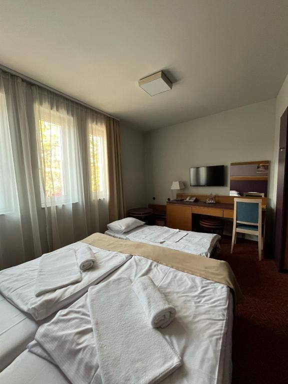 Standard Double or Twin Room room - Image 2