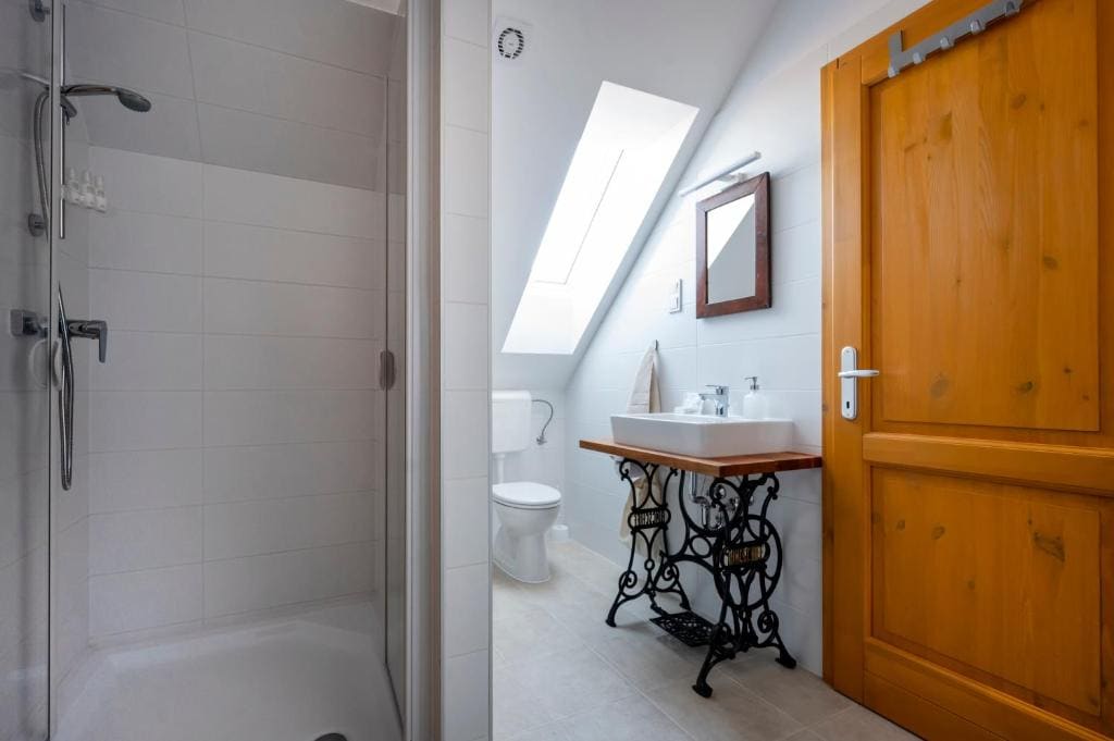 Superior Triple Room room - Image 1