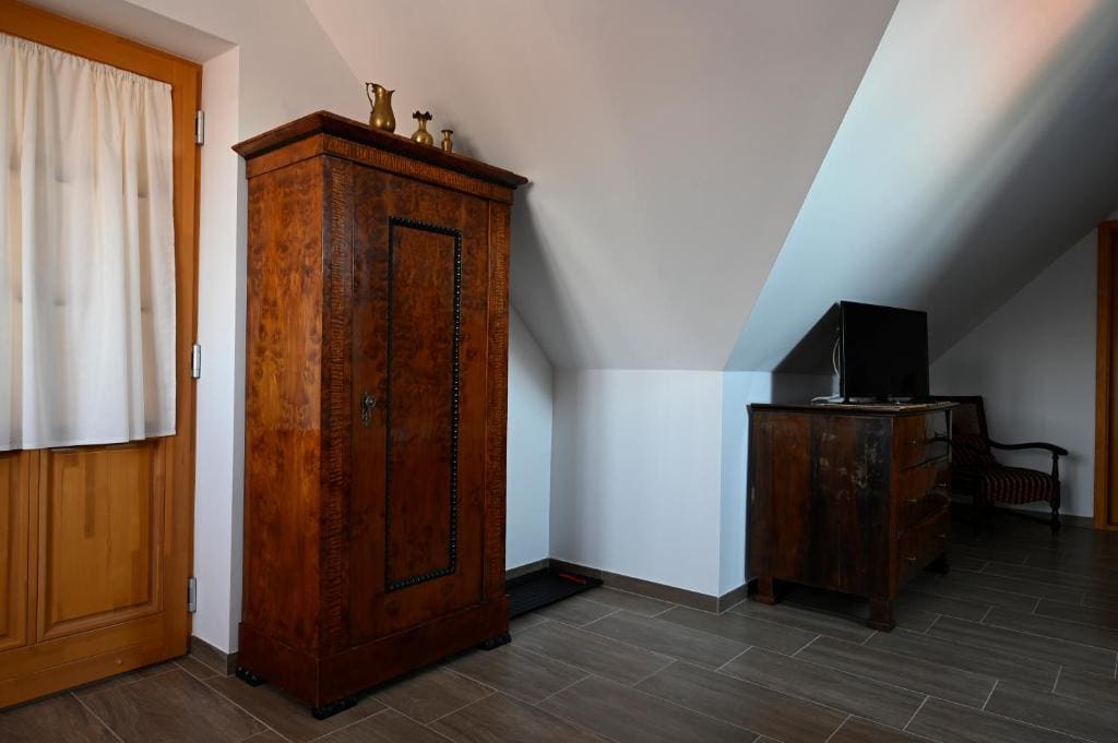Superior Triple Room room - Image 2