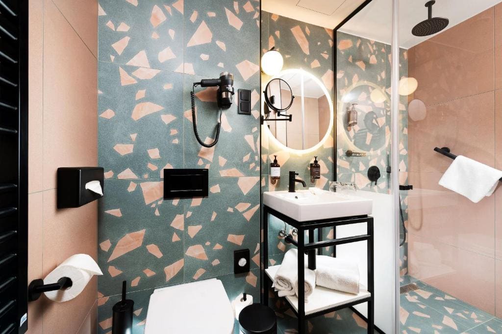 Premium Double or Twin Room room - Image 3