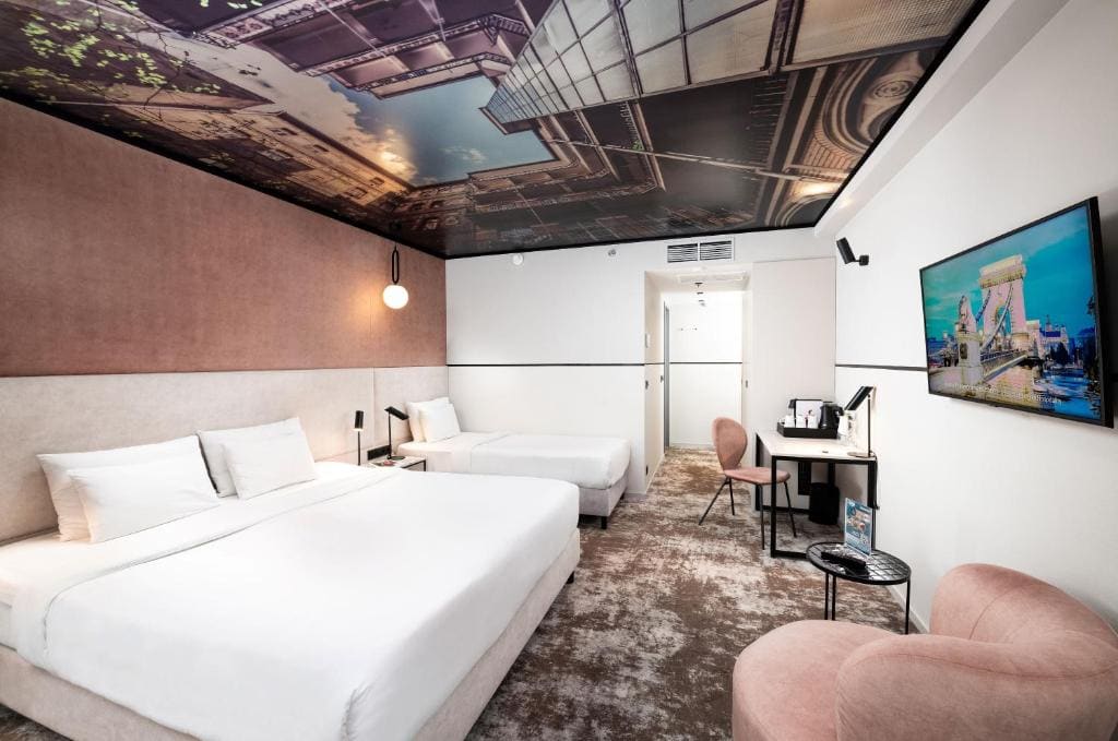 Superior Triple Room room - Image 1
