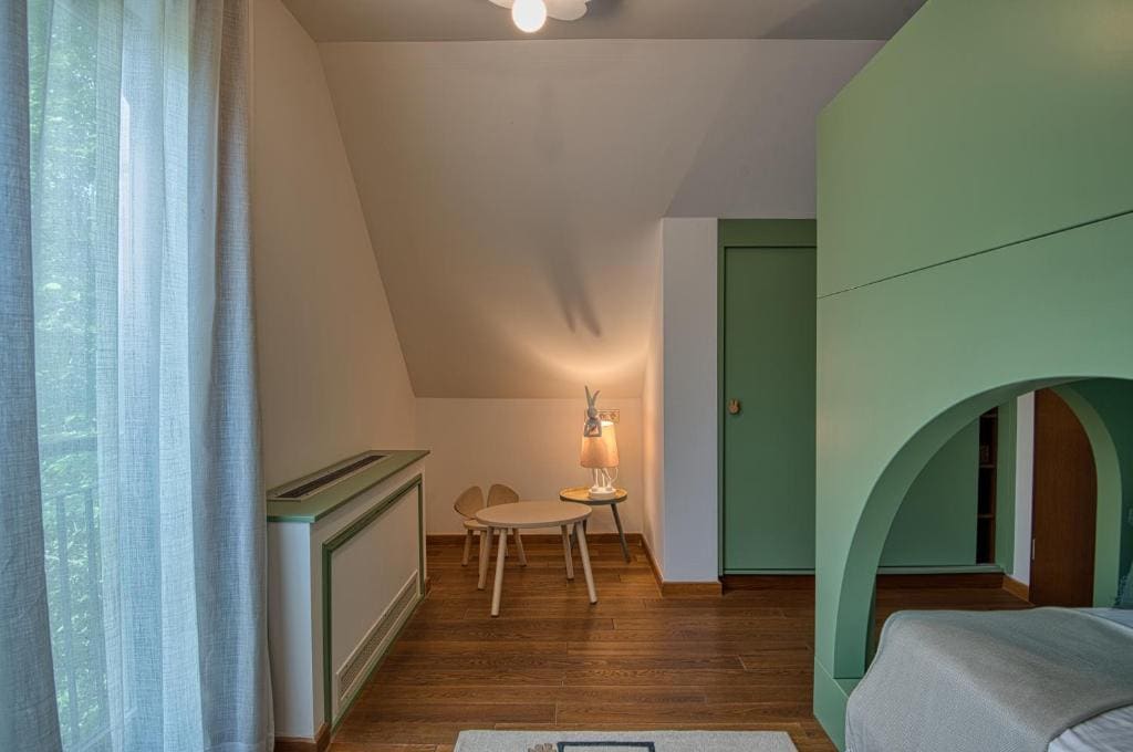 Junior Suite with Garden View room - Image 3