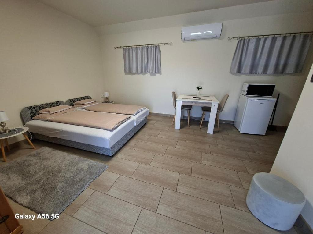Apartment - Ground Floor room - Image 3