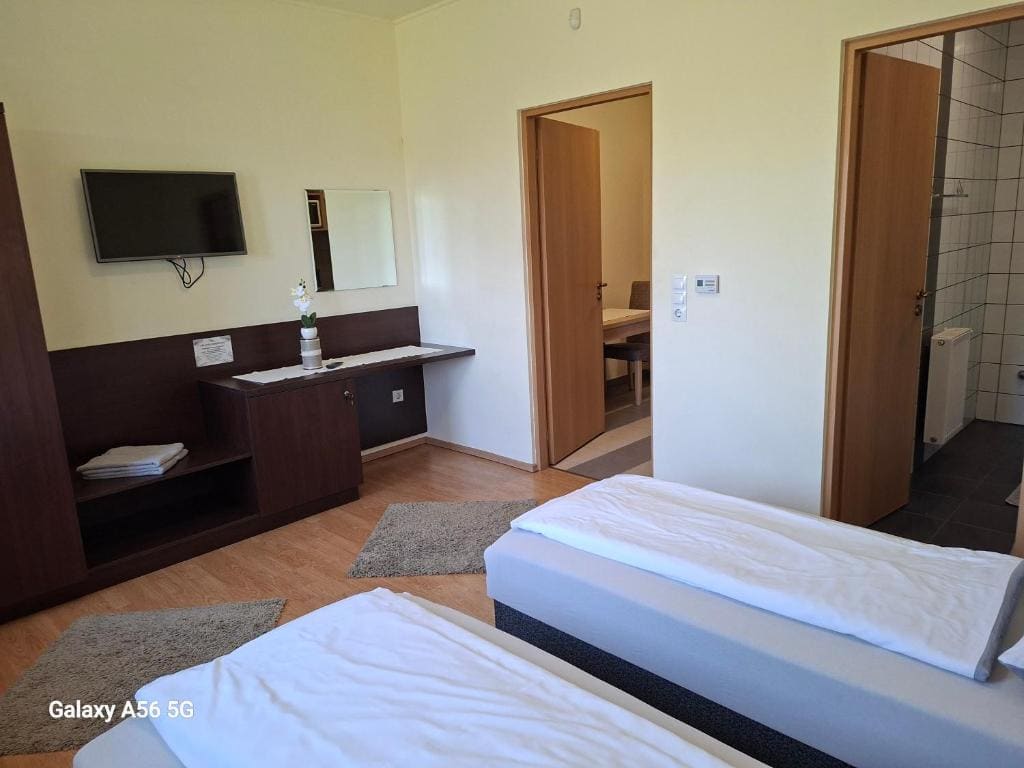 Apartment with Garden View room - Image 1