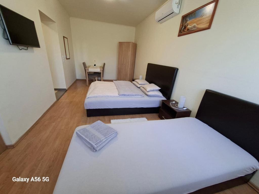 Apartment room - Image 2