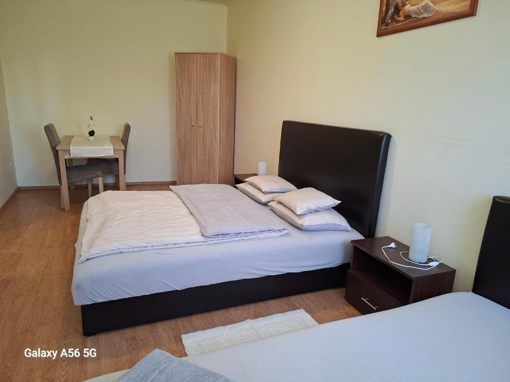 Apartment room - Image 1