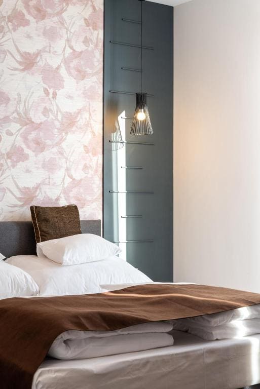 One-Bedroom Apartment room - Image 2
