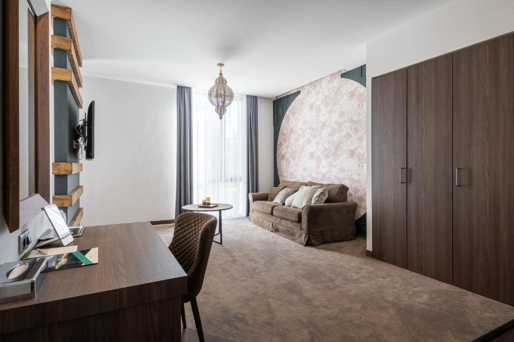 One-Bedroom Apartment room - Image 1