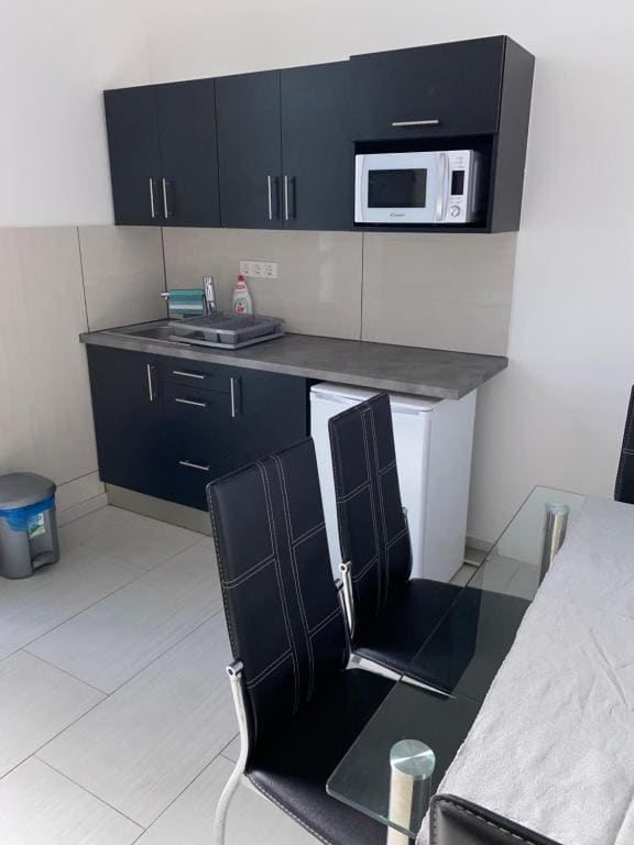 Apartment room - Image 1