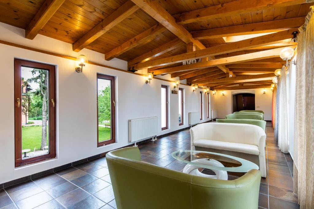 Deluxe Family Room room - Image 2