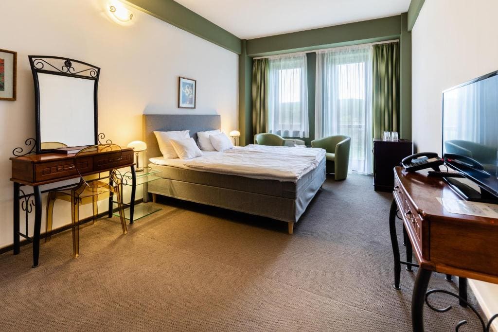Deluxe Family Room room - Image 1