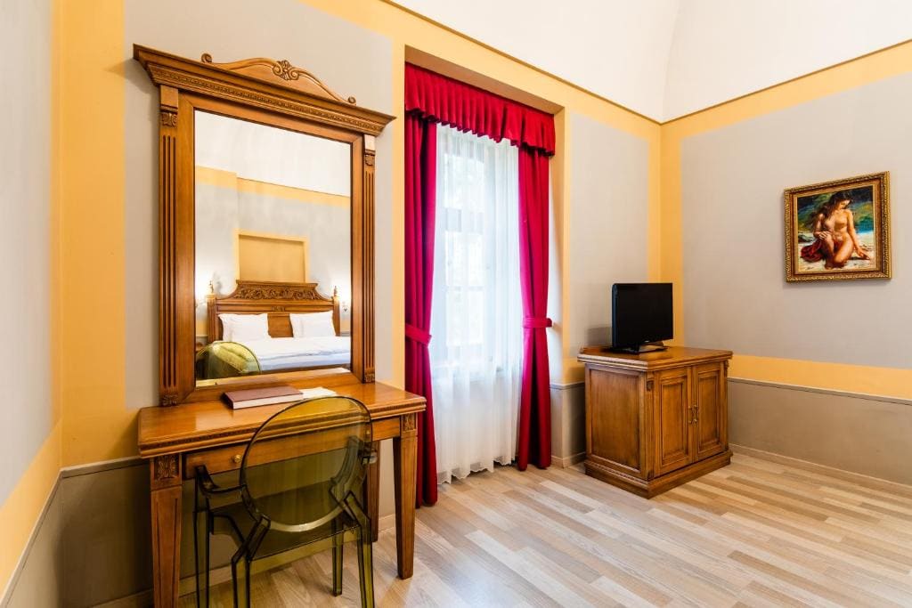 Suite with Garden View room - Image 1