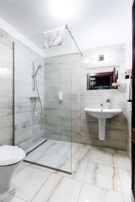 Standard Double or Twin Room room - Image 2