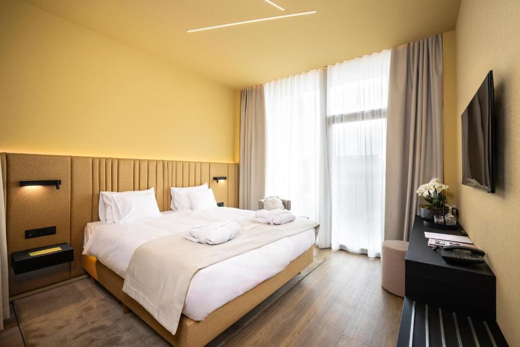 Double Room with Mountain View room - Image 2