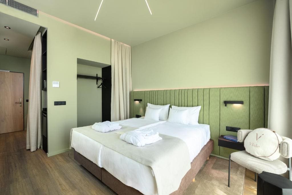 Double Room with Mountain View room - Image 1