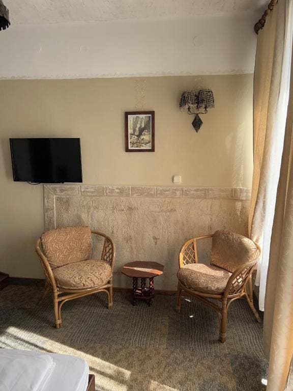 Double Room with Balcony room - Image 3