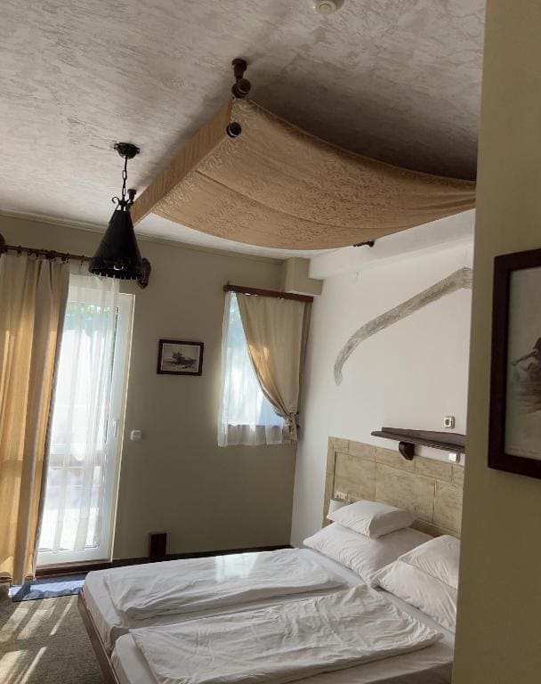 Double Room with Balcony room - Image 2