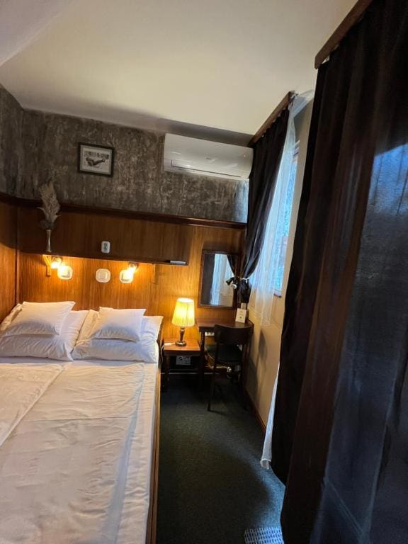 Double Room with Private Bathroom room - Image 2