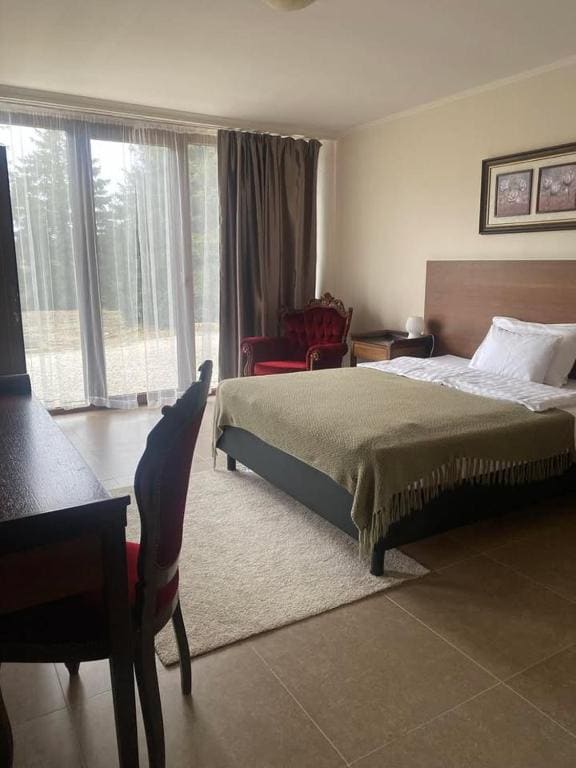 Double Room with Private Bathroom room - Image 2