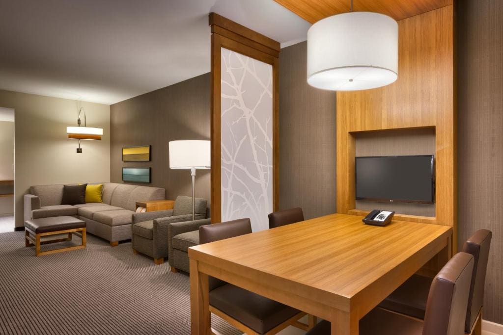 King Suite with Sofa Bed and Roll-In Shower - Disability Access room - Image 1