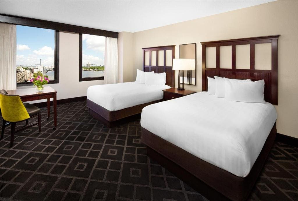 Double Room with Two Double Beds and River View room - Image 2