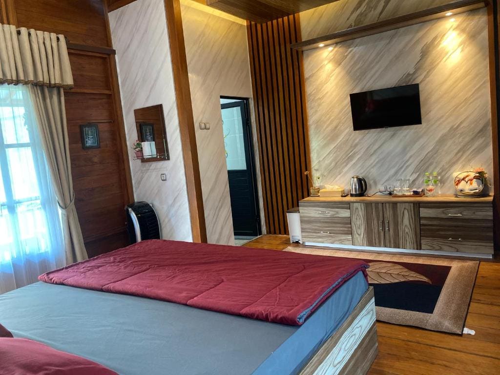 Deluxe Family Room room - Image 1