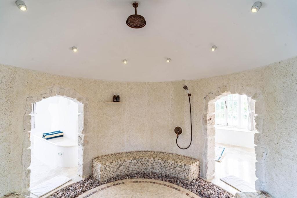 King Suite room - Image 2