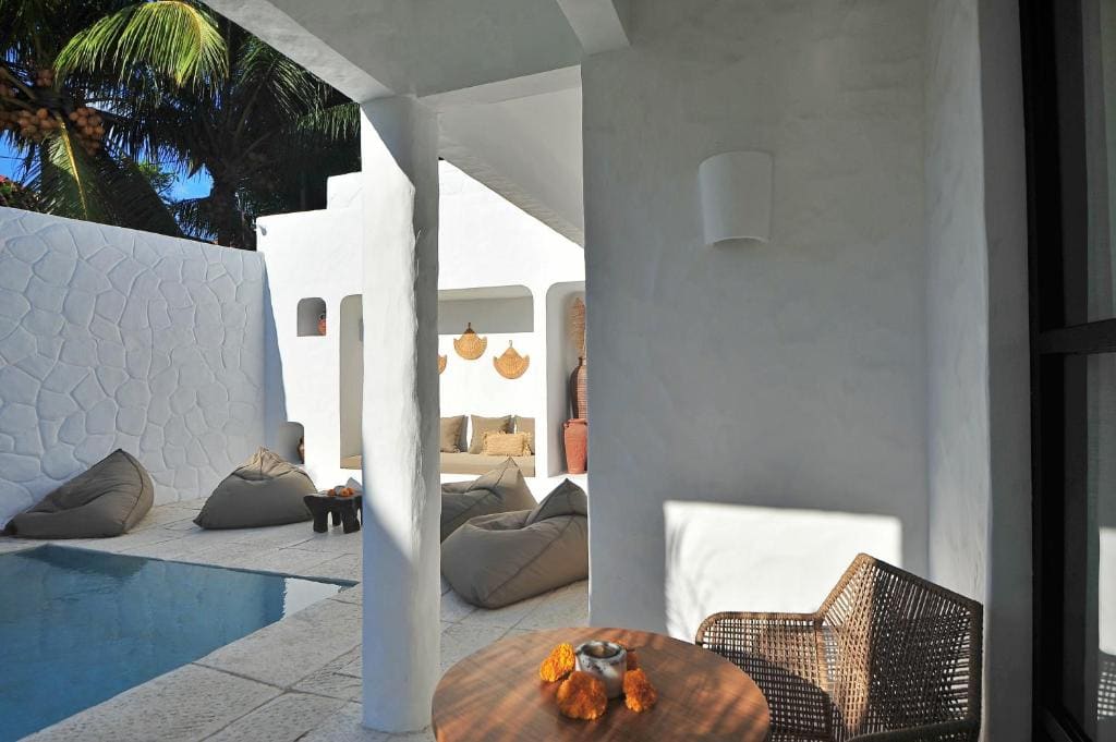 Double Room with Pool View room - Image 3