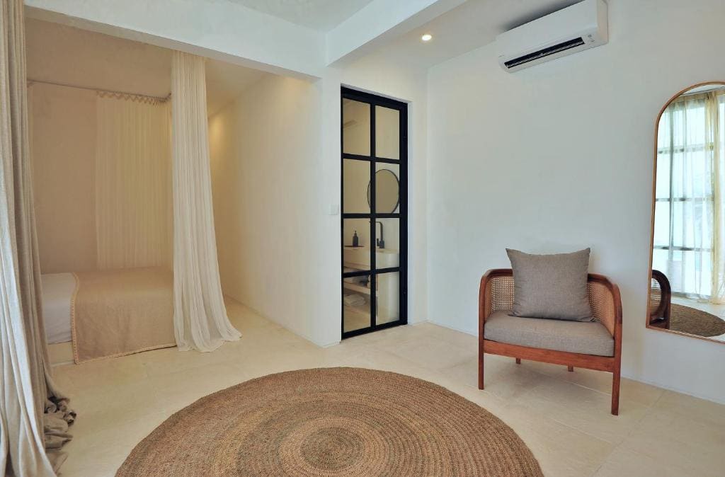 Double Room with Pool View room - Image 1