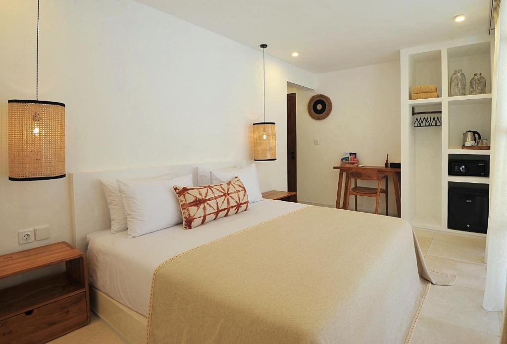 Deluxe Double Room with Balcony room - Image 2
