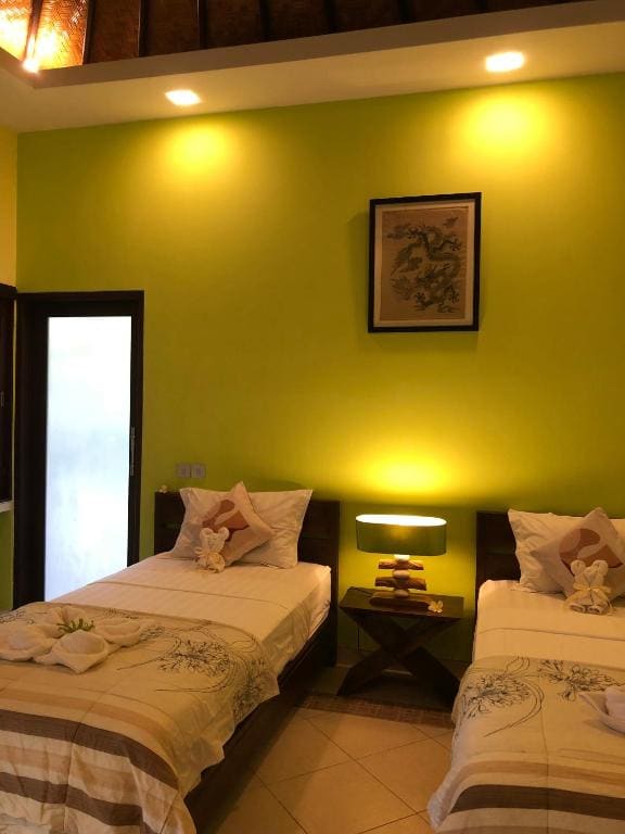 Deluxe Bungalow with Garden View room - Image 2