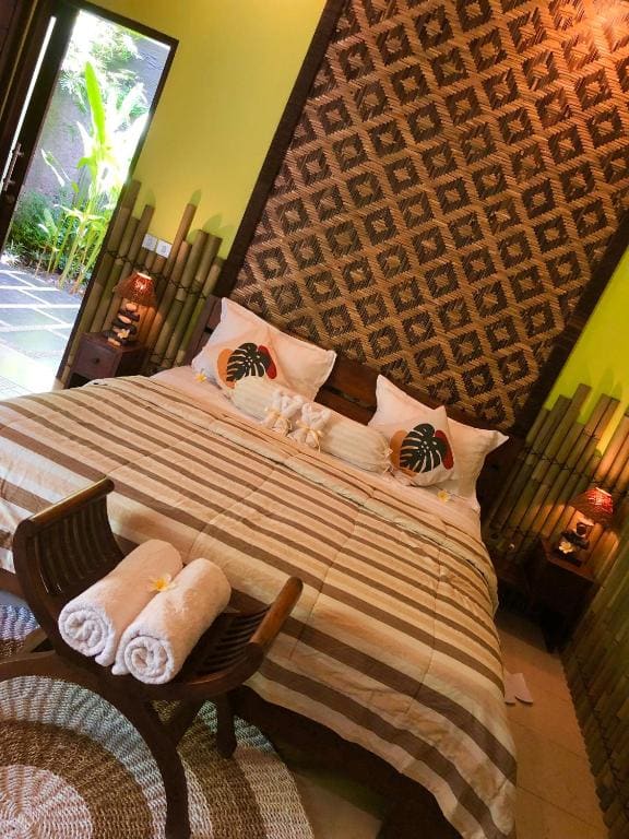 Deluxe Bungalow with Garden View room - Image 3
